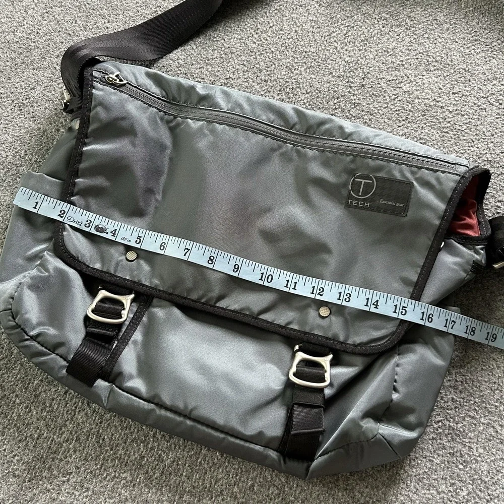 Tumi Messenger Bag Gray 16